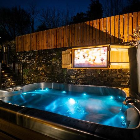 Stunning Cottage Grade 2 Listed With Parking And Hot Tub ボウネス＝オン＝ウィンダミア エクステリア 写真