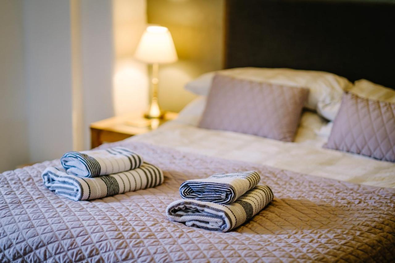 Stunning Cottage Grade 2 Listed With Parking And Hot Tub ボウネス＝オン＝ウィンダミア エクステリア 写真