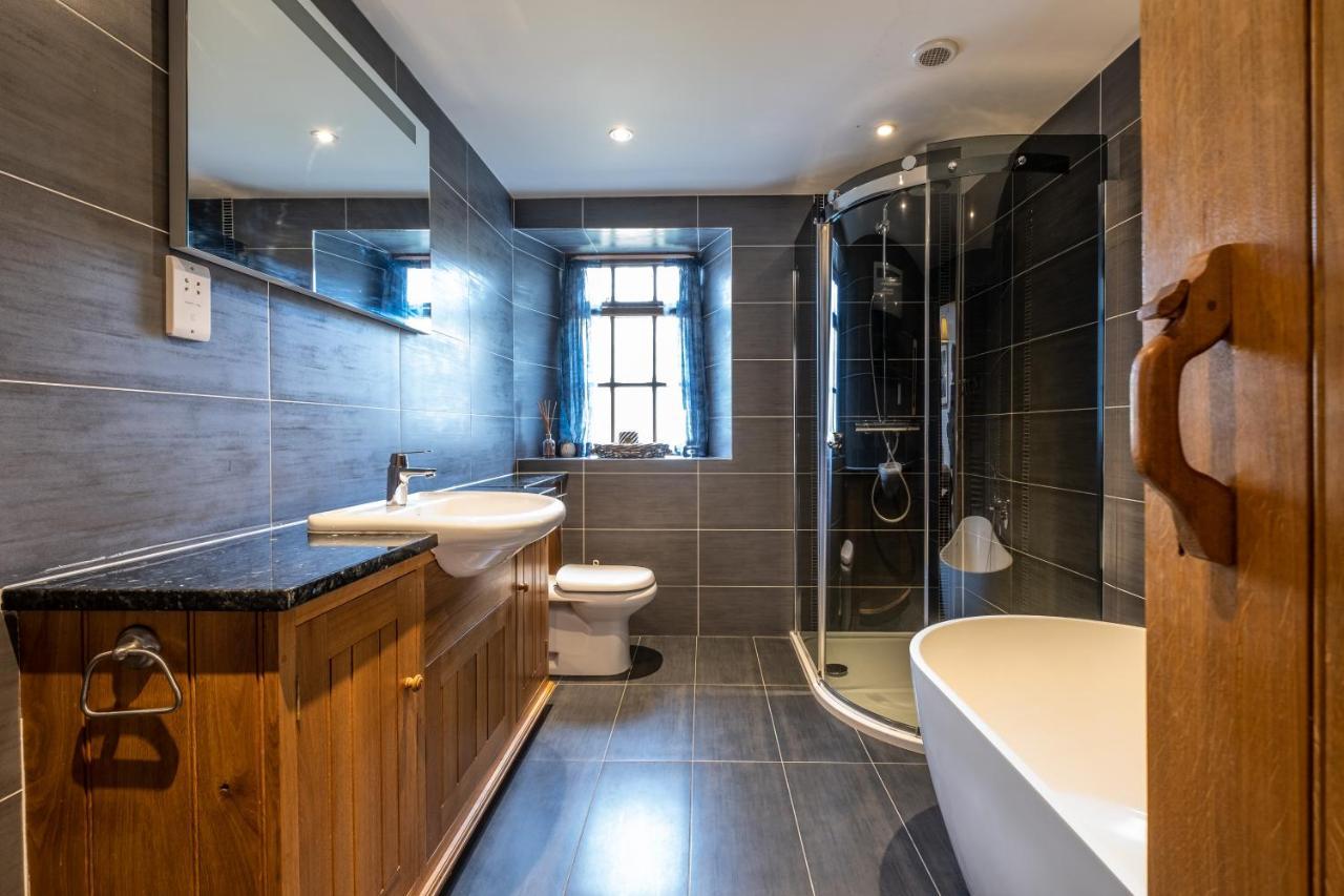 Stunning Cottage Grade 2 Listed With Parking And Hot Tub ボウネス＝オン＝ウィンダミア エクステリア 写真