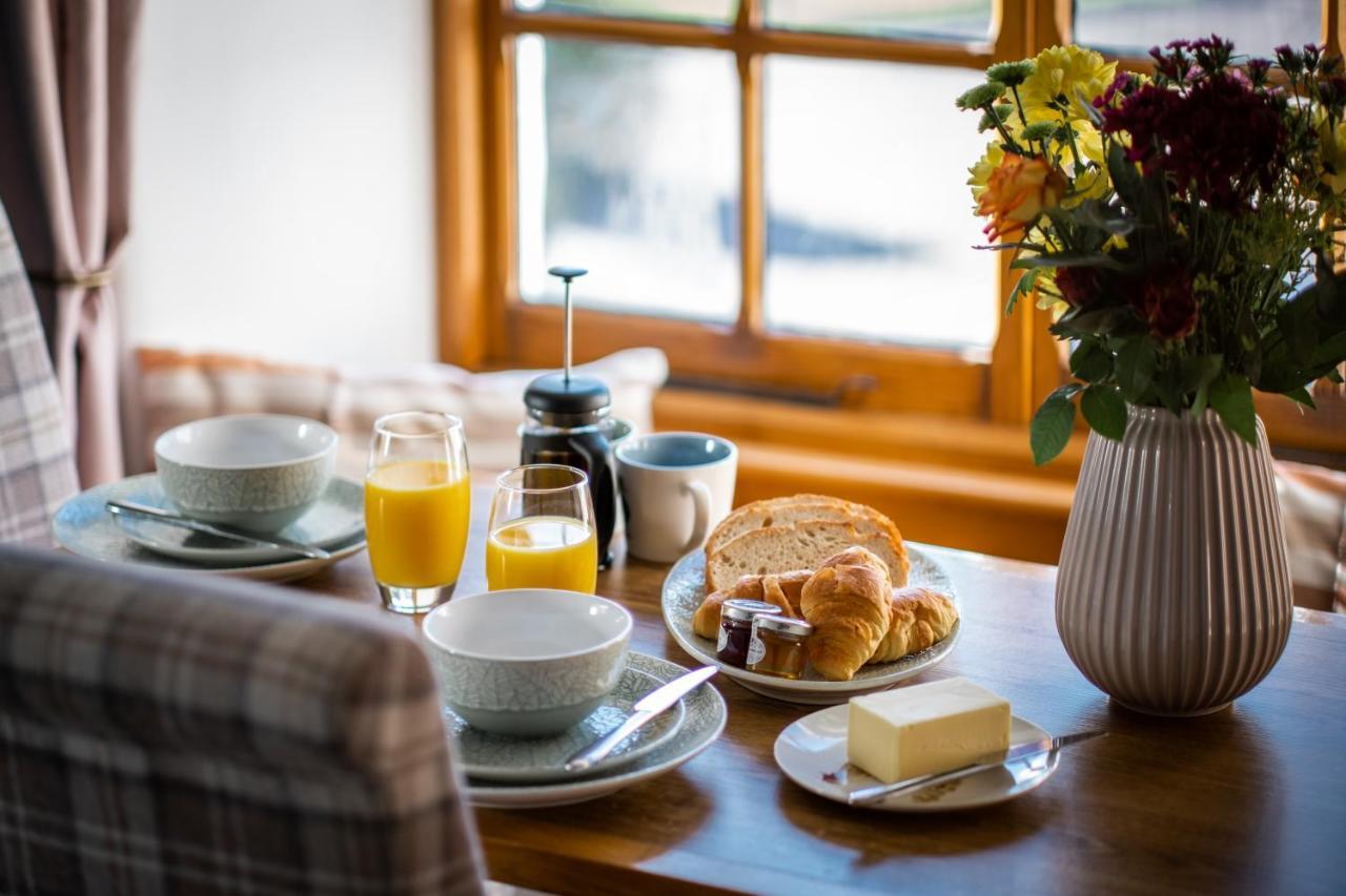 Stunning Cottage Grade 2 Listed With Parking And Hot Tub ボウネス＝オン＝ウィンダミア エクステリア 写真