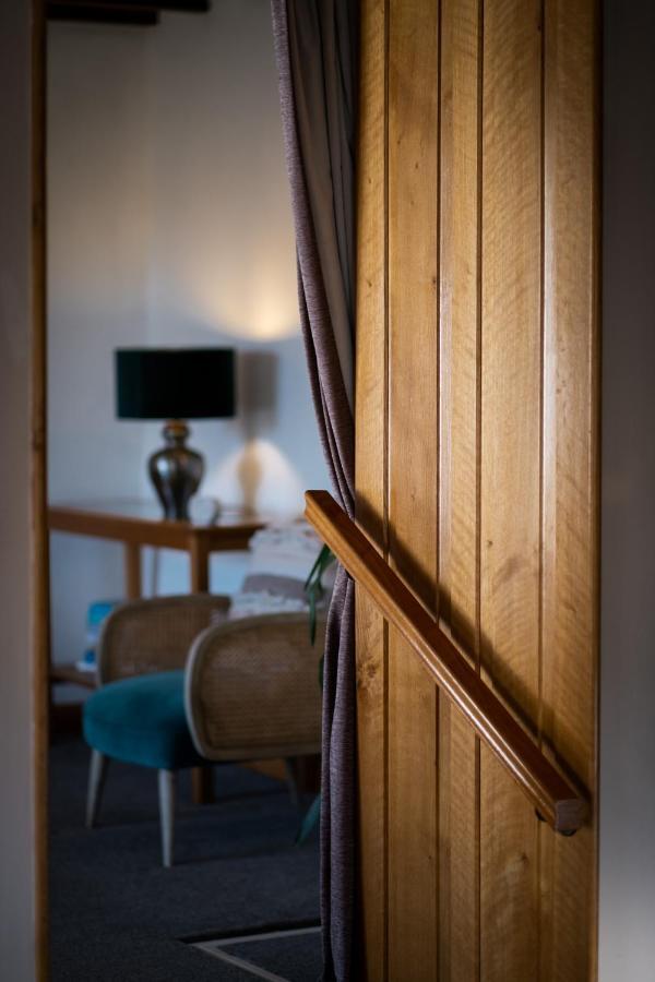 Stunning Cottage Grade 2 Listed With Parking And Hot Tub ボウネス＝オン＝ウィンダミア エクステリア 写真