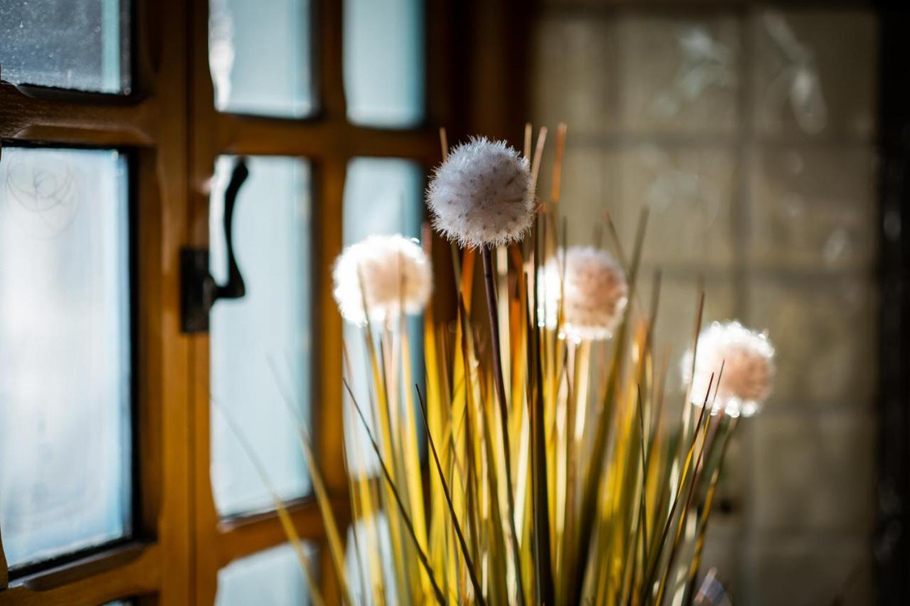 Stunning Cottage Grade 2 Listed With Parking And Hot Tub ボウネス＝オン＝ウィンダミア エクステリア 写真