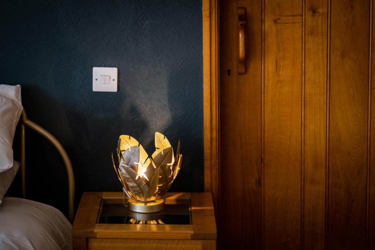 Stunning Cottage Grade 2 Listed With Parking And Hot Tub ボウネス＝オン＝ウィンダミア エクステリア 写真