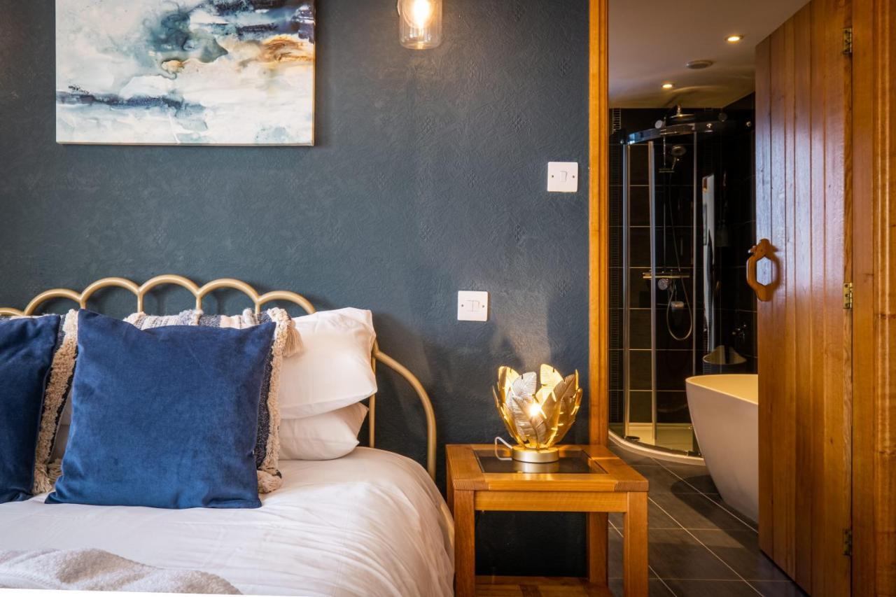 Stunning Cottage Grade 2 Listed With Parking And Hot Tub ボウネス＝オン＝ウィンダミア エクステリア 写真