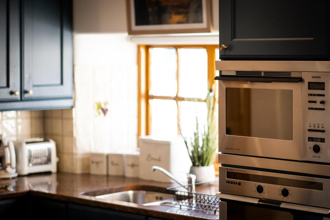 Stunning Cottage Grade 2 Listed With Parking And Hot Tub ボウネス＝オン＝ウィンダミア エクステリア 写真