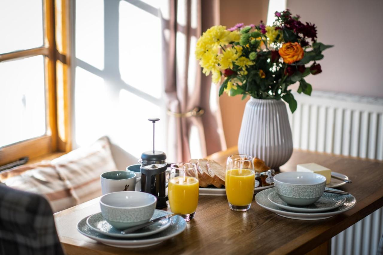 Stunning Cottage Grade 2 Listed With Parking And Hot Tub ボウネス＝オン＝ウィンダミア エクステリア 写真