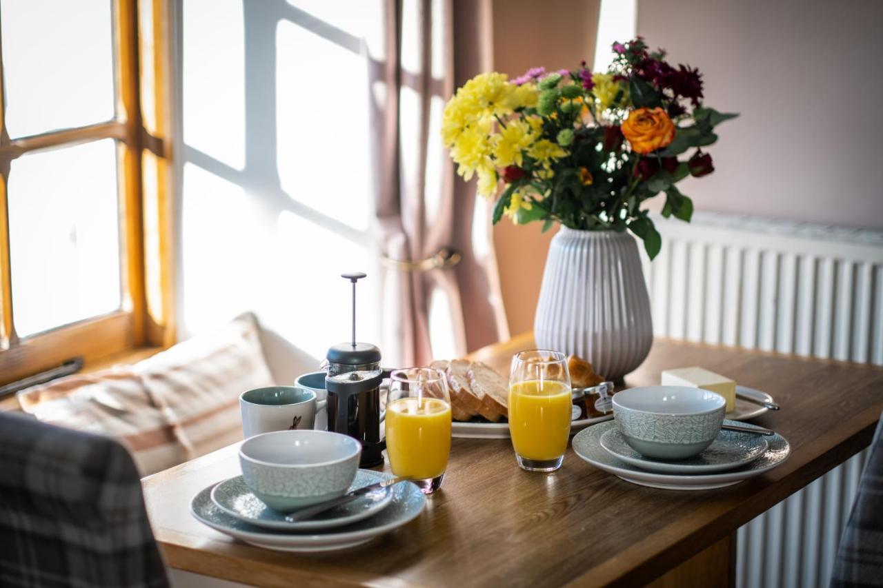 Stunning Cottage Grade 2 Listed With Parking And Hot Tub ボウネス＝オン＝ウィンダミア エクステリア 写真