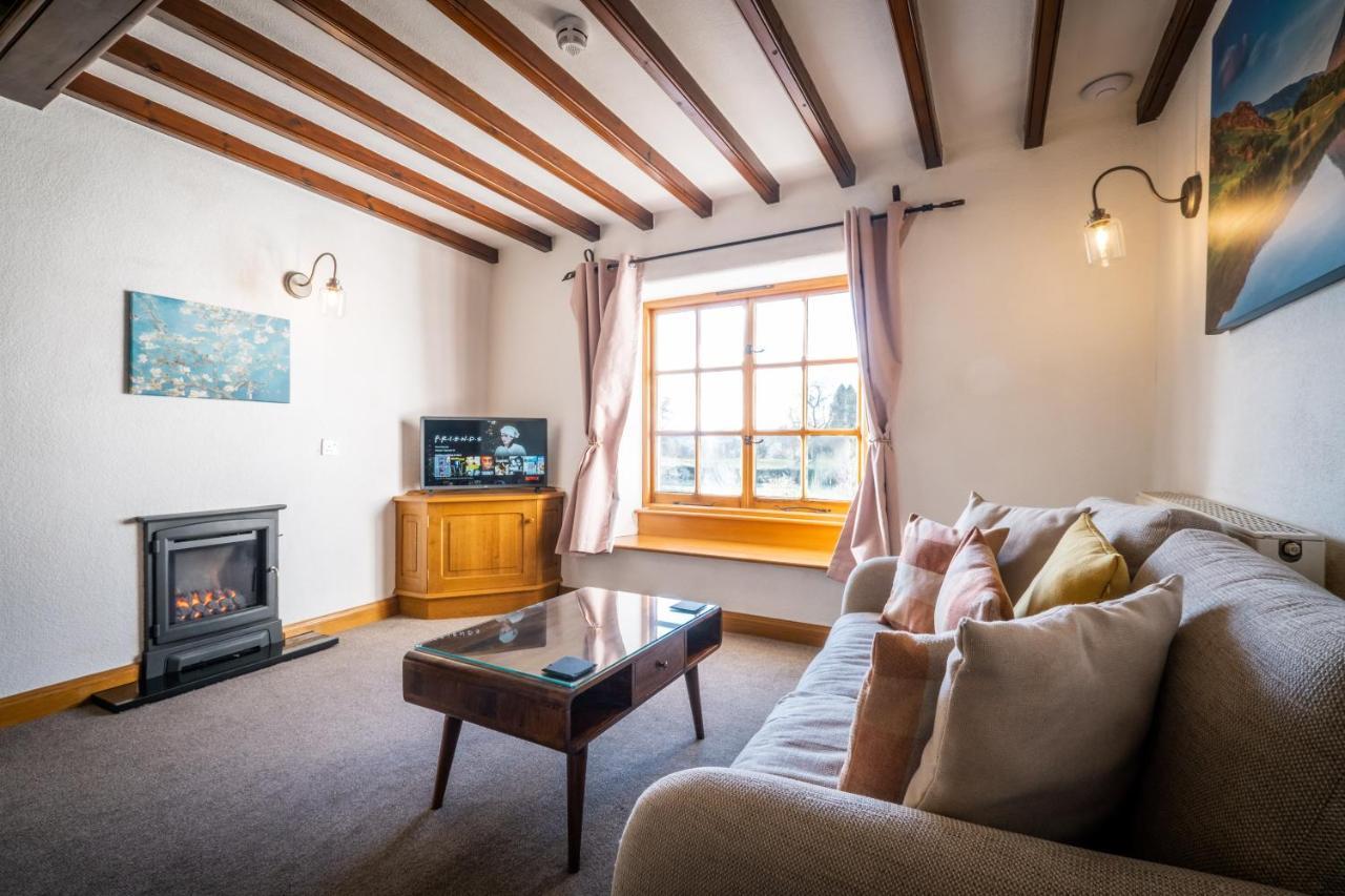 Stunning Cottage Grade 2 Listed With Parking And Hot Tub ボウネス＝オン＝ウィンダミア エクステリア 写真