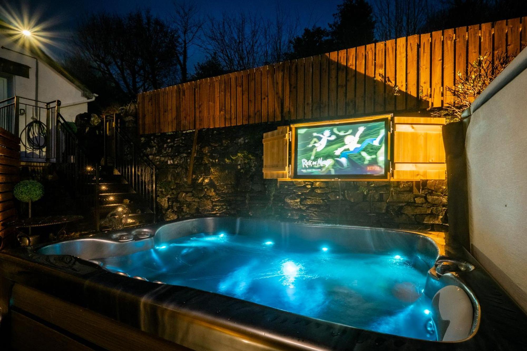 Stunning Cottage Grade 2 Listed With Parking And Hot Tub ボウネス＝オン＝ウィンダミア エクステリア 写真